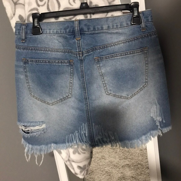 DISTRESSED DENIM SKIRT 💙 - Picture 3 of 3